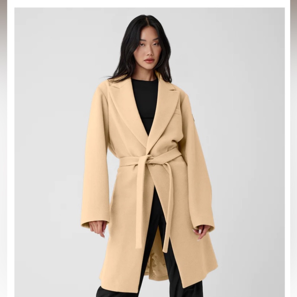 Alo Yoga!!  Wool coat. Classic style,